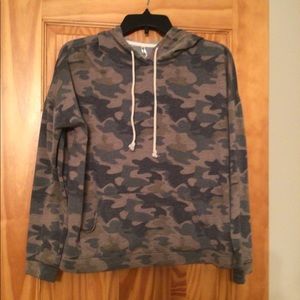 Like new Tresics camo lightweight top with hood